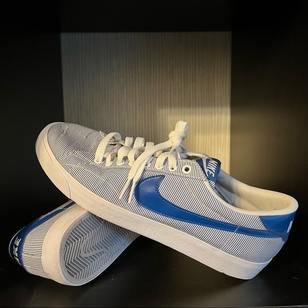 Nike striped sneakers size 9
